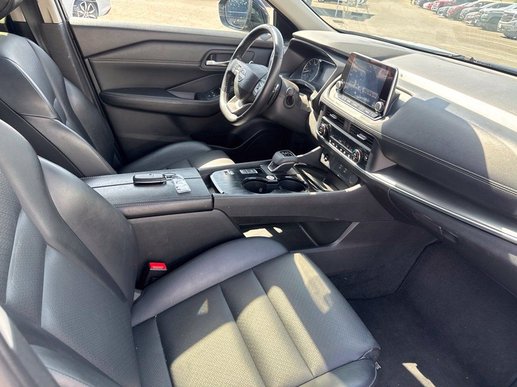 Used 2025 Nissan Rogue SV w/ SV Premium Package FWD image 11