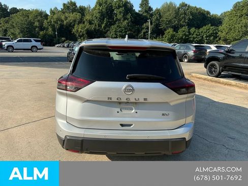 Used 2024 Nissan Rogue SV FWD image 4