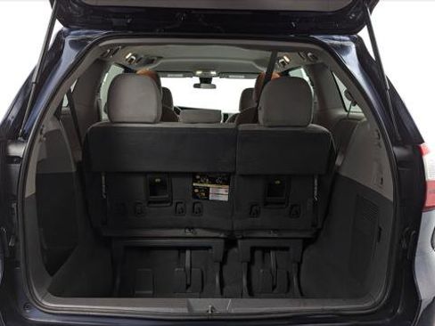 Used 2019 Toyota Sienna L image 17