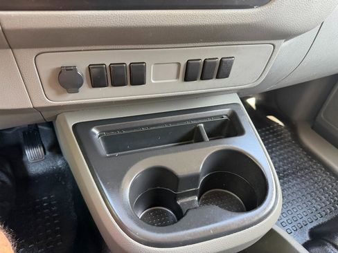 Used 2012 Nissan NV 2500 S image 27