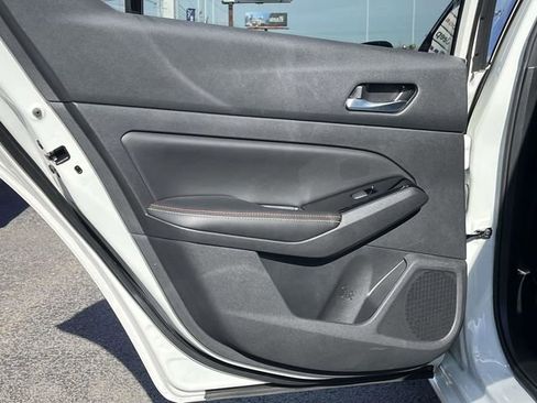 Used 2023 Nissan Altima 2.5 SR w/ SR Premium Package image 17