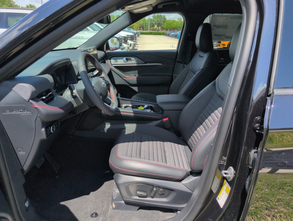New 2026 Ford Explorer ST-Line w/ ST-Line Street Pack RWD image 3