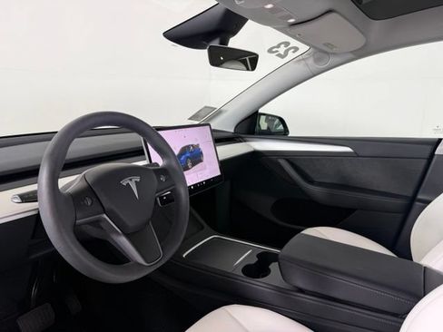 Used 2023 Tesla Model Y Long Range AWD/4WD image 4
