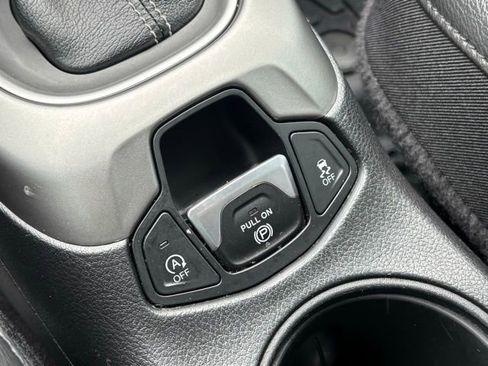 Used 2021 Jeep Compass 80th Special Edition w/ Sun and Sound Group image 31