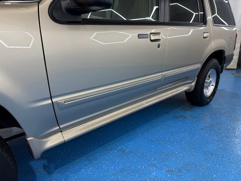 Used 1999 Ford Explorer 4WD 4-Door image 16