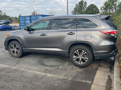 Used 2016 Toyota Highlander XLE image 5