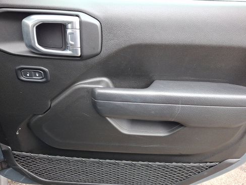 Used 2025 Jeep Wrangler Unlimited Rubicon image 10