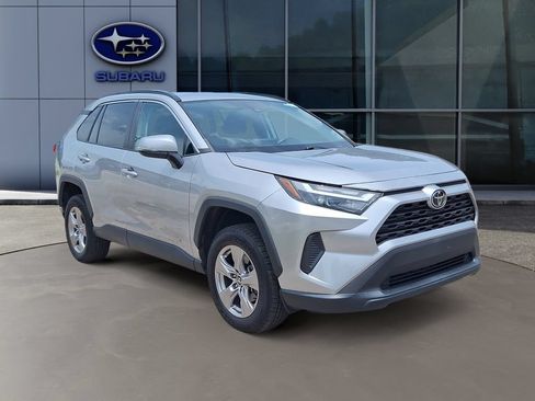 Used 2022 Toyota RAV4 XLE FWD image 4