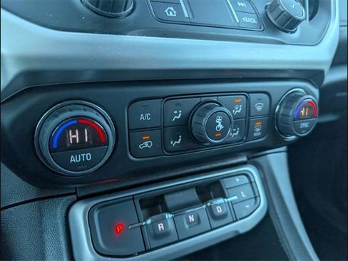 Used 2022 GMC Acadia SLE image 14