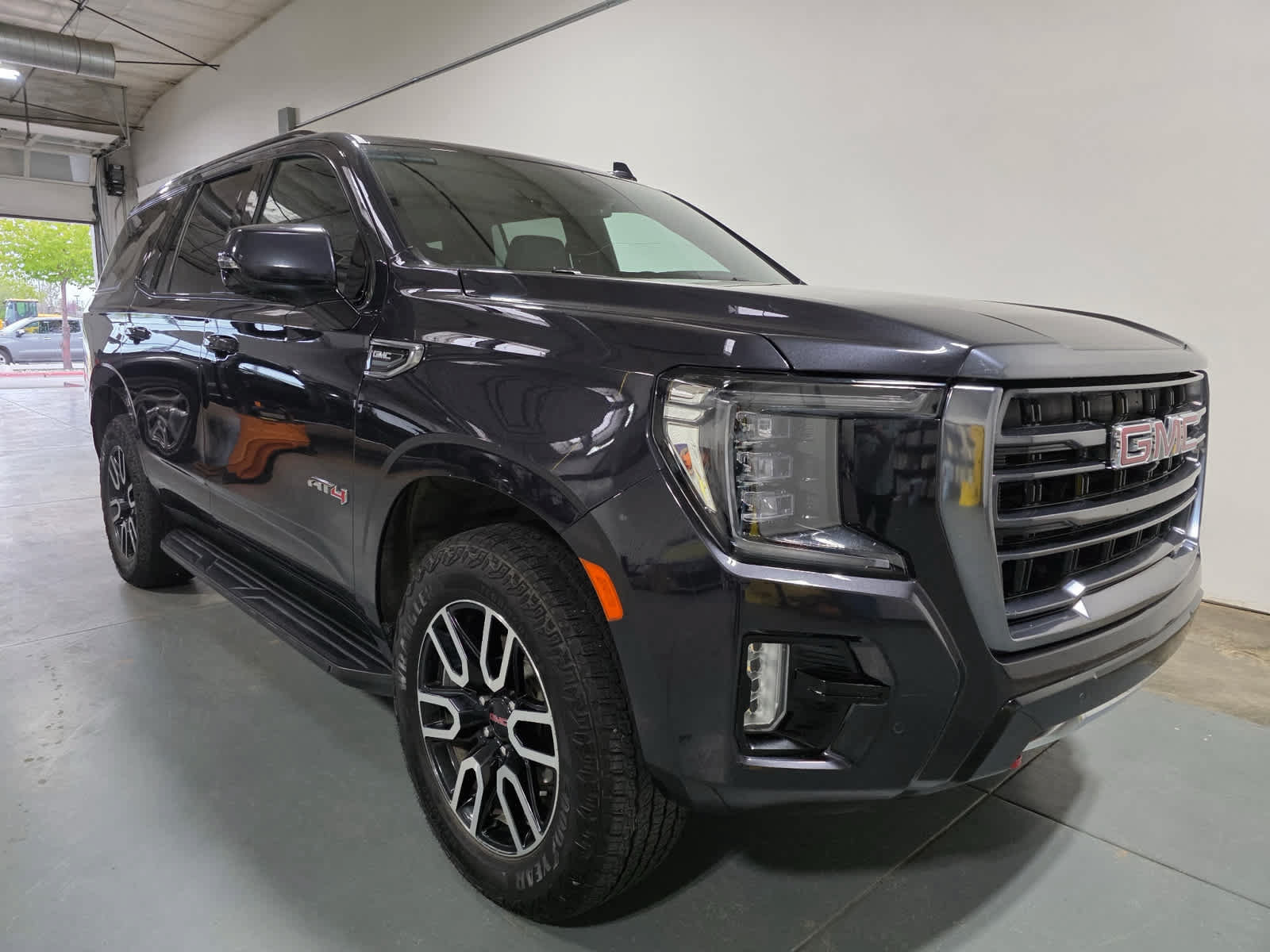 Used 2024 GMC Yukon AT4 AWD/4WD image 7