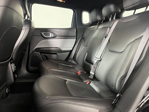 Used 2023 Jeep Compass Latitude image 38