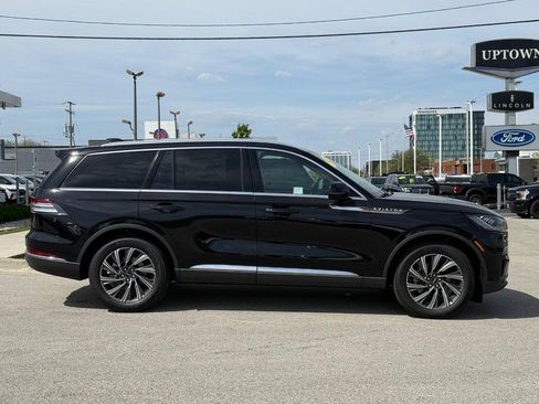 New 2026 Lincoln Aviator AWD image 2