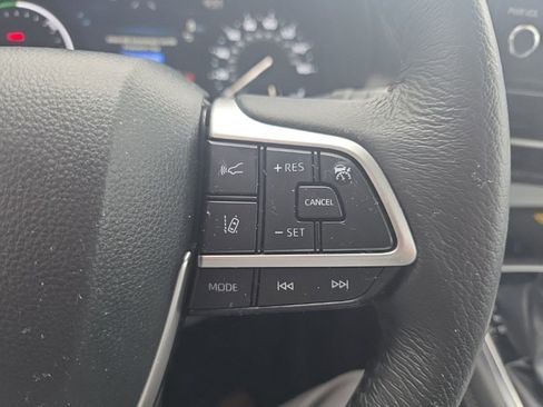 Used 2025 Toyota Sienna XLE image 22