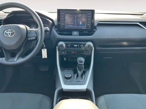 Used 2021 Toyota RAV4 LE image 11