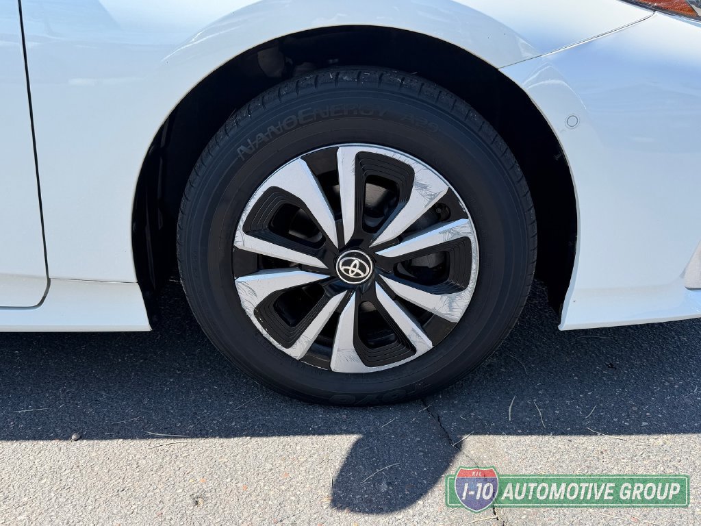 Used 2017 Toyota Prius Prime Advanced FWD image 12