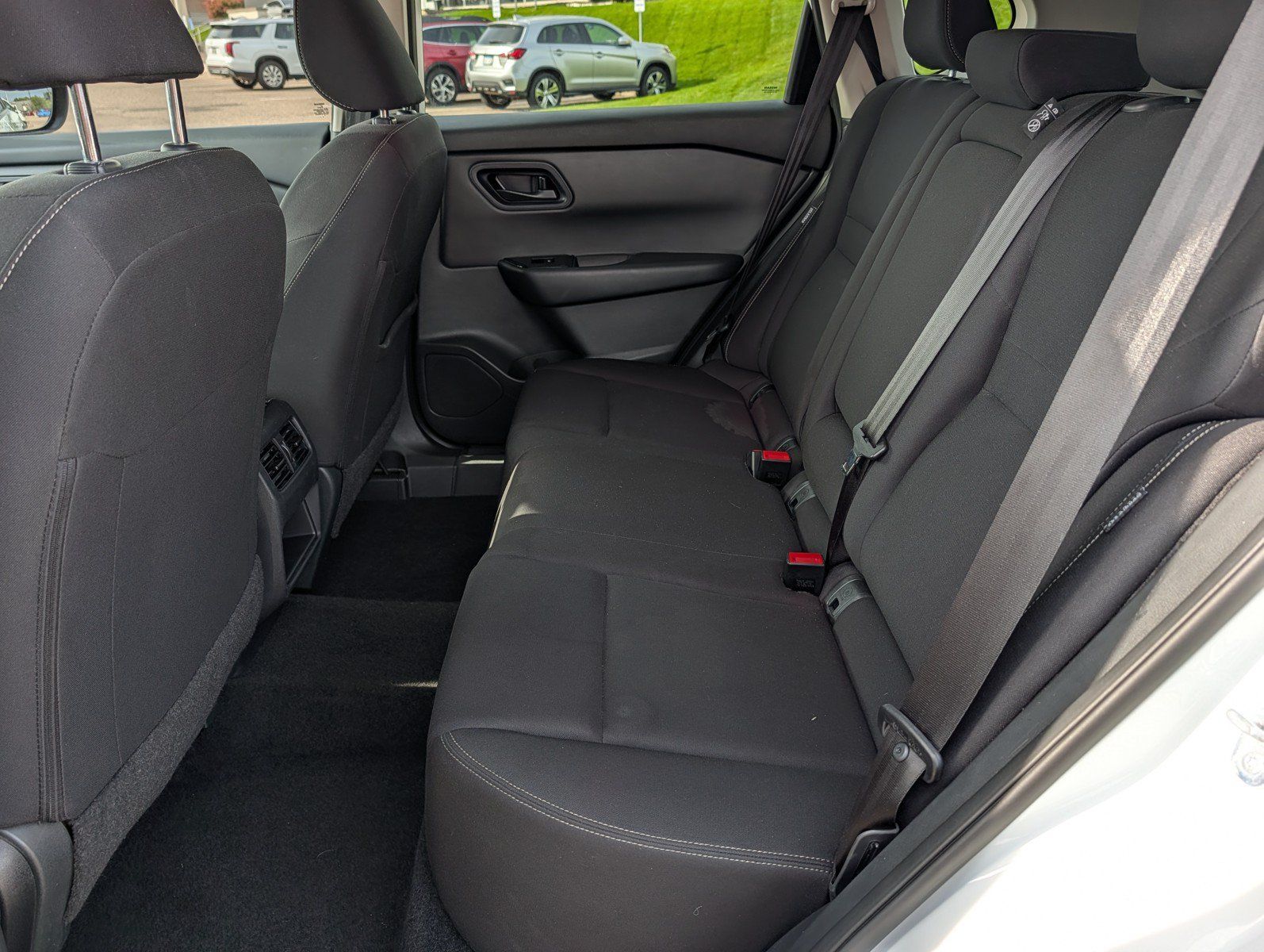 Used 2024 Nissan Rogue S FWD image 16