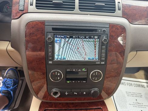 Used 2010 Chevrolet Suburban LTZ RWD image 15