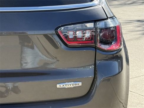 Used 2022 Jeep Compass Latitude w/ Convenience Group image 7