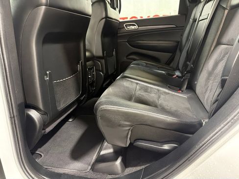 Used 2018 Jeep Grand Cherokee Altitude AWD/4WD image 17
