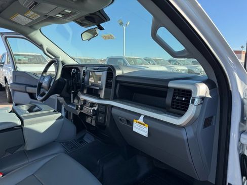New 2026 Ford F250 XL w/ XL Chrome Package image 24