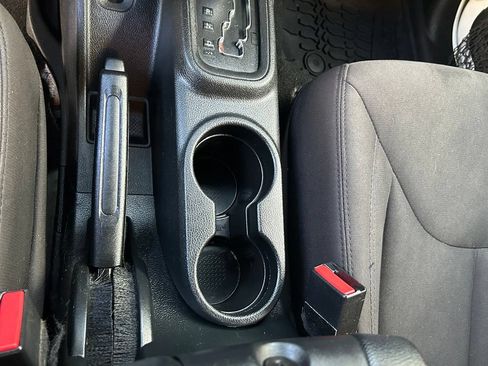 Used 2017 Jeep Wrangler Sport AWD/4WD image 18