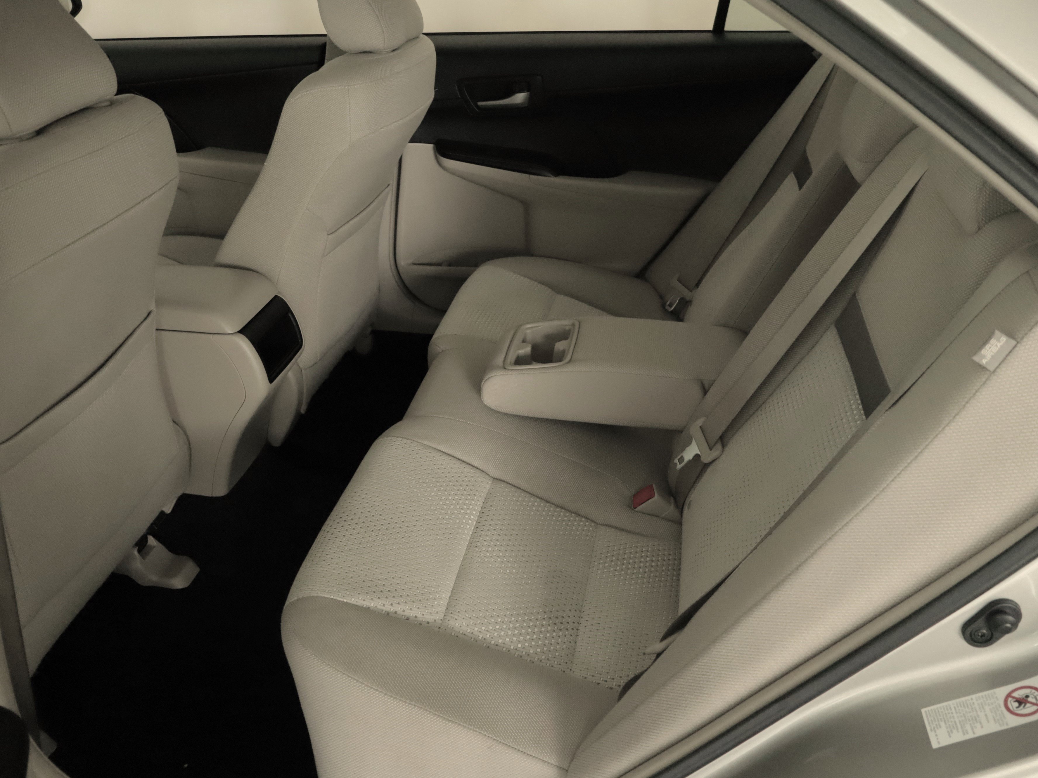 Used 2014 Toyota Camry LE FWD image 8
