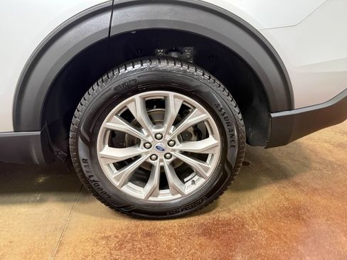 Used 2023 Ford Explorer XLT w/ Equipment Group 202A AWD/4WD image 92