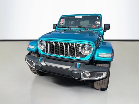 Used 2024 Jeep Wrangler Unlimited Sahara w/ Safety Group AWD/4WD image 2