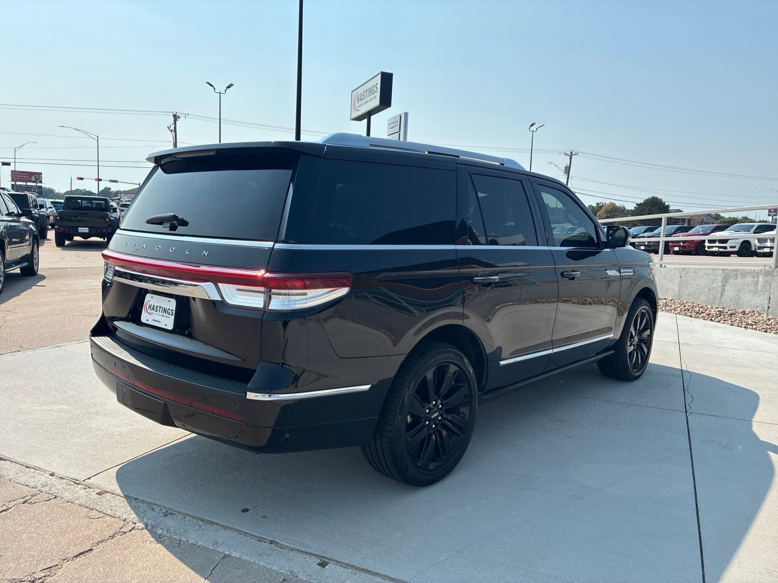 Used 2024 Lincoln Navigator Reserve AWD/4WD image 8