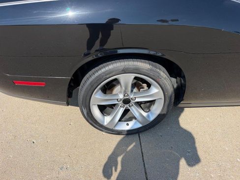 Used 2017 Dodge Challenger R/T RWD image 5