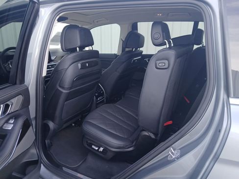 Used 2024 BMW X7 xDrive40i image 11