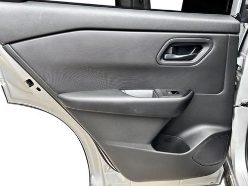 Used 2024 Nissan Rogue S FWD image 19