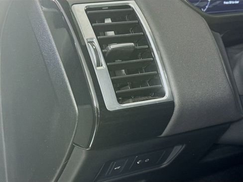 Used 2020 Land Rover Discovery SE image 10