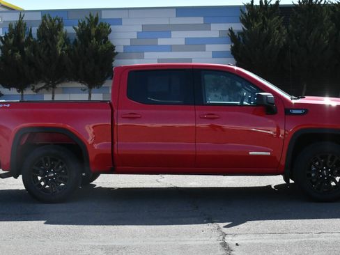 Used 2025 GMC Sierra 1500 Elevation AWD/4WD image 9
