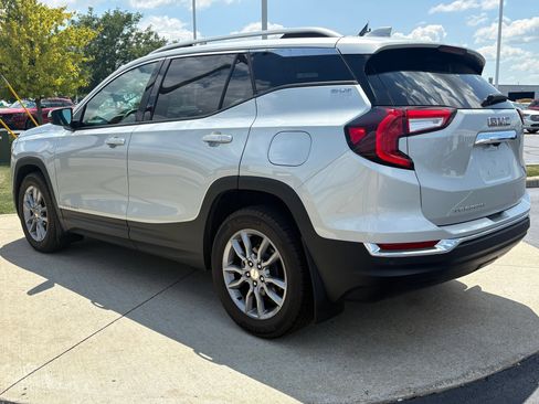 Used 2022 GMC Terrain SLT w/ Infotainment Package II FWD image 5