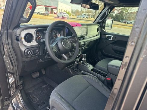 Used 2025 Jeep Gladiator Sport image 20