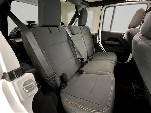 Used 2025 Jeep Wrangler Sahara image 21