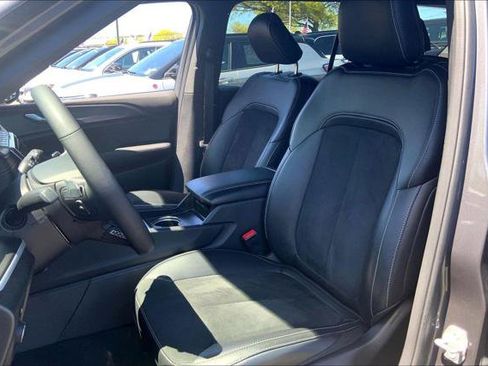 Certified 2025 Jeep Grand Cherokee L Altitude AWD/4WD image 8
