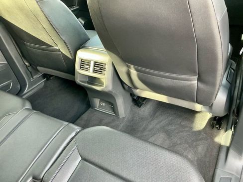 Used 2020 Volkswagen Atlas Cross Sport SE w/ Towing Package image 27