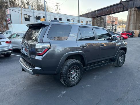 Used 2018 Toyota 4Runner TRD Off-Road w/ TRD Performance Package image 5