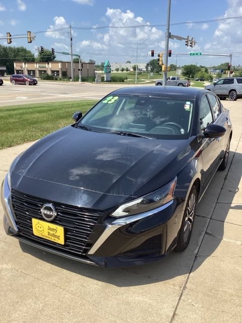 Used 2023 Nissan Altima 2.5 SV AWD/4WD image 1