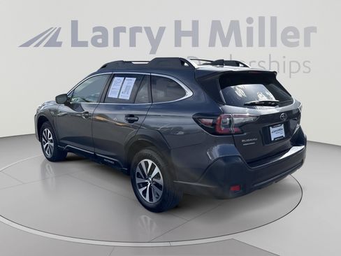 Used 2023 Subaru Outback Premium AWD/4WD image 3