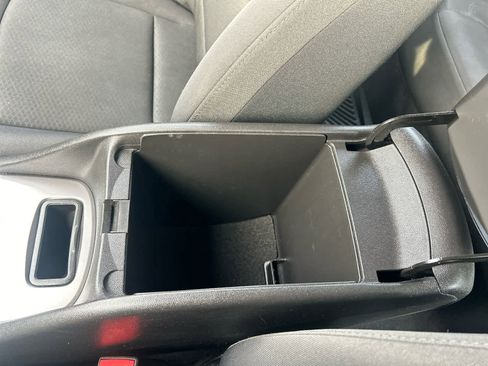 Used 2017 Chevrolet Malibu LT image 29