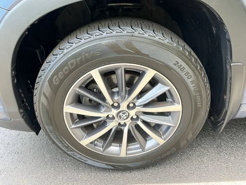 Used 2018 Toyota Highlander XLE AWD/4WD image 26