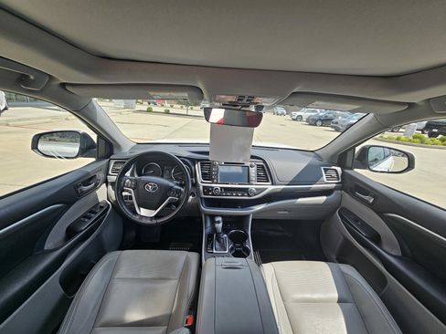 Used 2018 Toyota Highlander Limited Platinum image 17