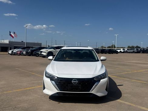 Certified 2025 Nissan Sentra SV w/ SV Premium Package FWD image 5