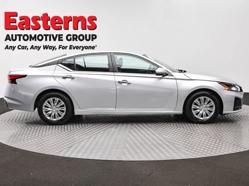 Used 2023 Nissan Altima 2.5 S FWD image 4