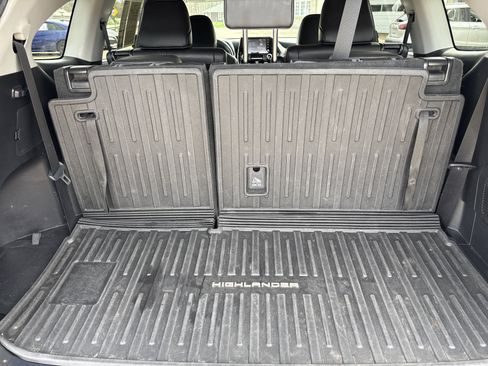 Used 2022 Toyota Highlander XLE image 8