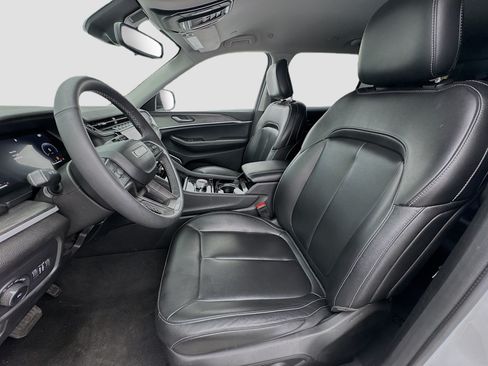 Used 2023 Jeep Grand Cherokee L Limited AWD/4WD image 13