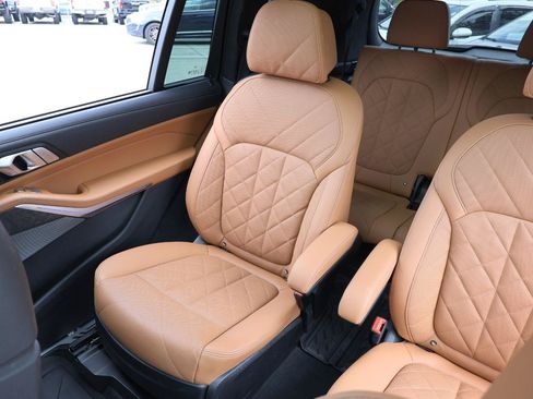 Used 2024 BMW X7 xDrive40i w/ M Sport Package AWD/4WD image 23
